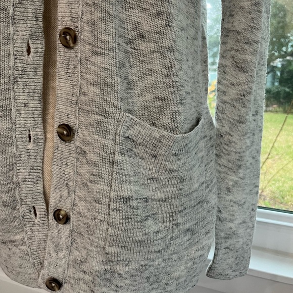 NWT Abercrombie & Fitch Light Gray Cardigan - Picture 2 of 3
